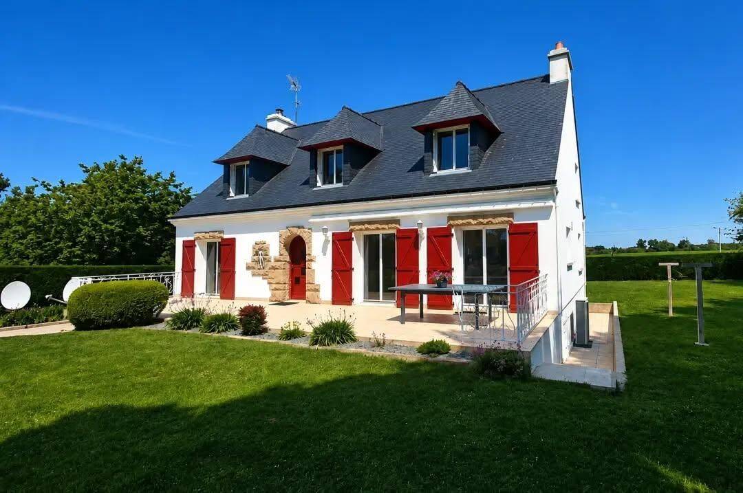 Maison 6 pièces 210 m² · à Pluméliau-Bieuzy · 210 m² · 330 750 €