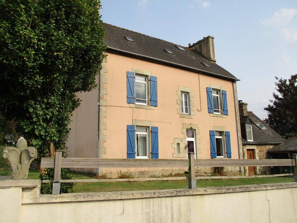 Maison 6 pièces 231 m² · à Trébrivan · 231,1 m² · 200 450 €