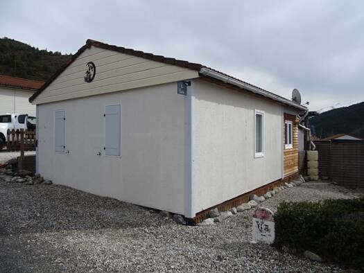 Chalet à vendre 96 300 € 3 pièces 2 chambres 32 m² 170 m² de terrain Castellane 04120