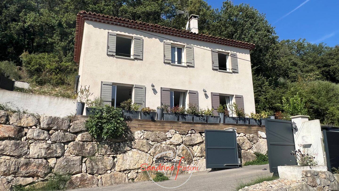 Maison 4 pièces 122 m² · à Carros · 122 m² · 599 000 €