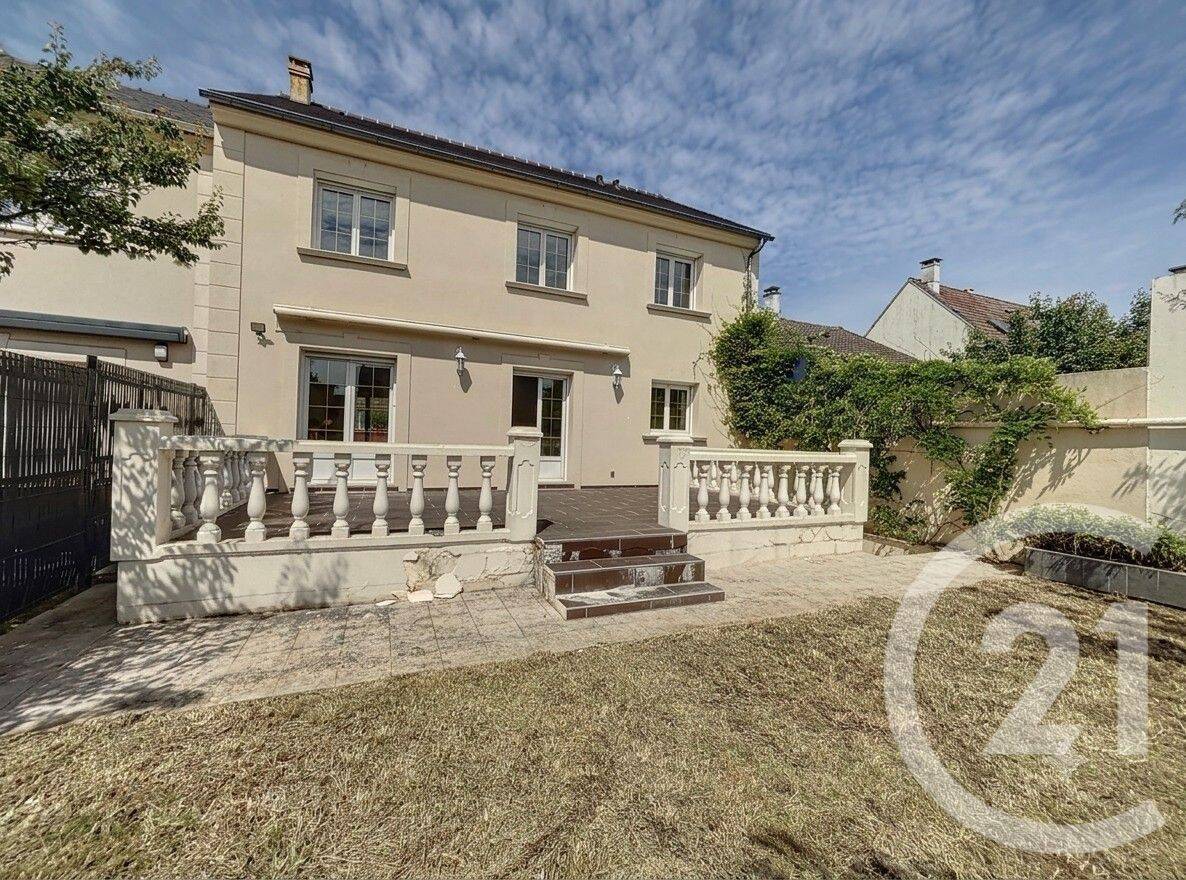 Maison 6 pièces 136 m² · à Pontault-Combault · 136 m² · 2 100 €