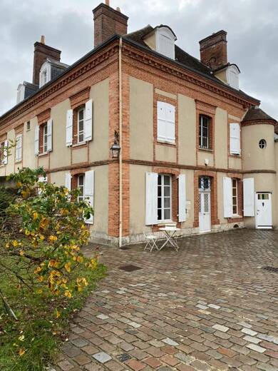 Hôtel particulier à vendre 495 000 € 10 pièces 7 chambres 300 m² 600 m² de terrain Centre Ville Dreux 28100