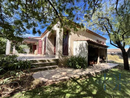 Maison de plain-pied à vendre 490 000 € 6 pièces 4 chambres 159,7 m² 1 000 m² de terrain Est Solliès-Pont 83210