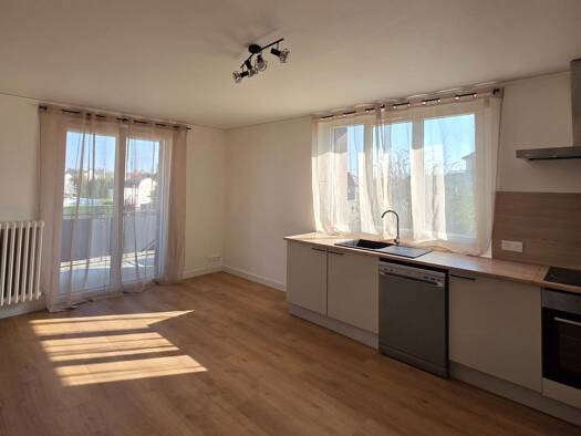 Appartement à louer 960 € 4 pièces 3 chambres 85 m² Étage 1/1 Tournelle-Saint Gervais-Plattes Auxerre 89000