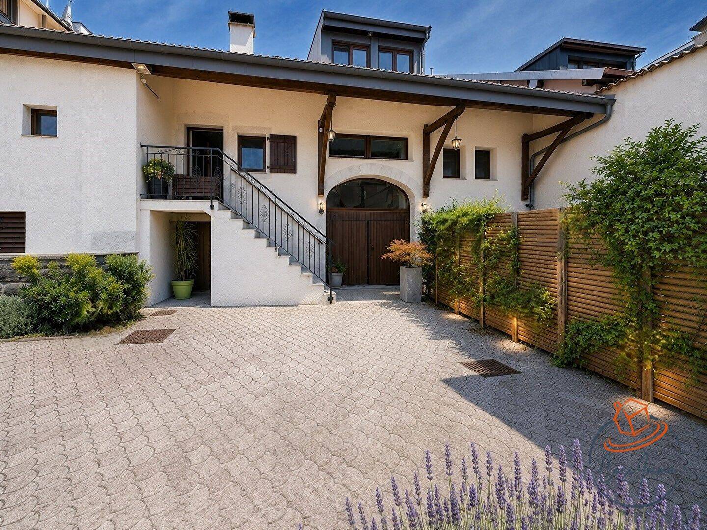 Maison 6 pièces 200 m² · à Péron · 200 m² · 580 000 €