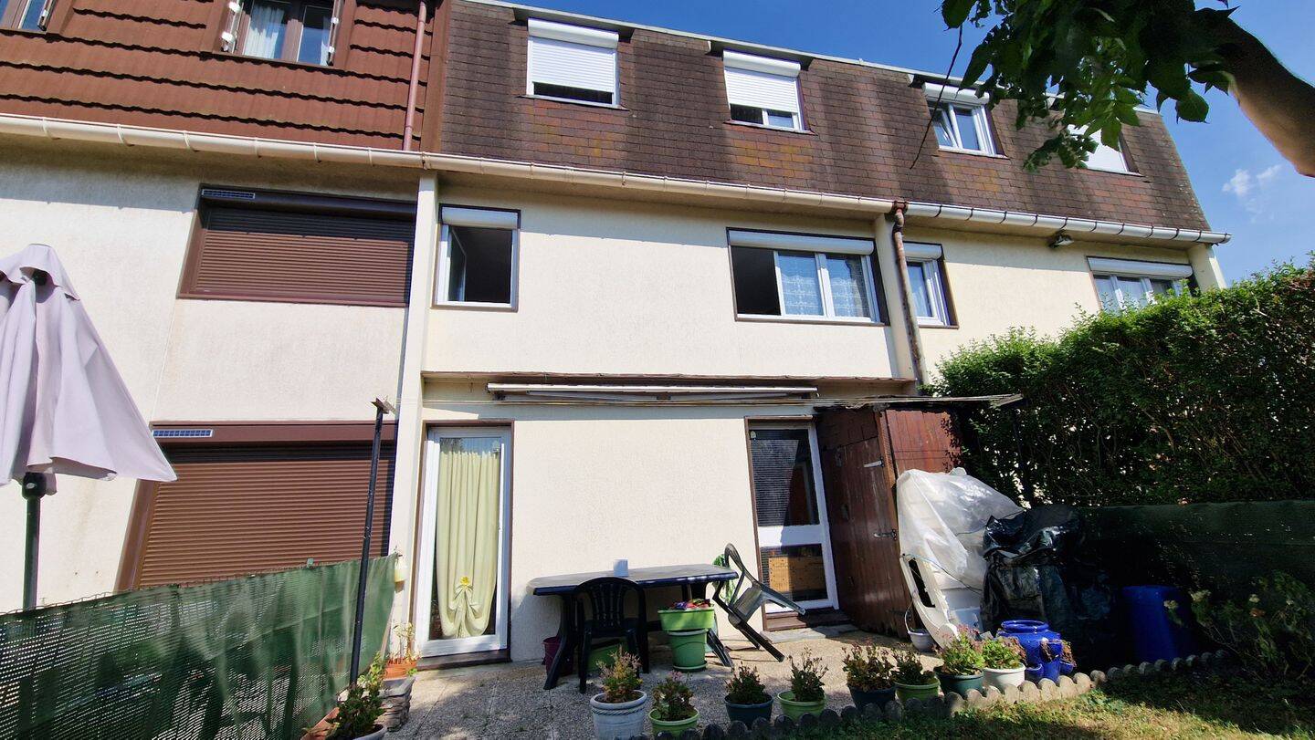 Maison 4 pièces 94 m² · à Fosses · 94 m² · 229 000 €
