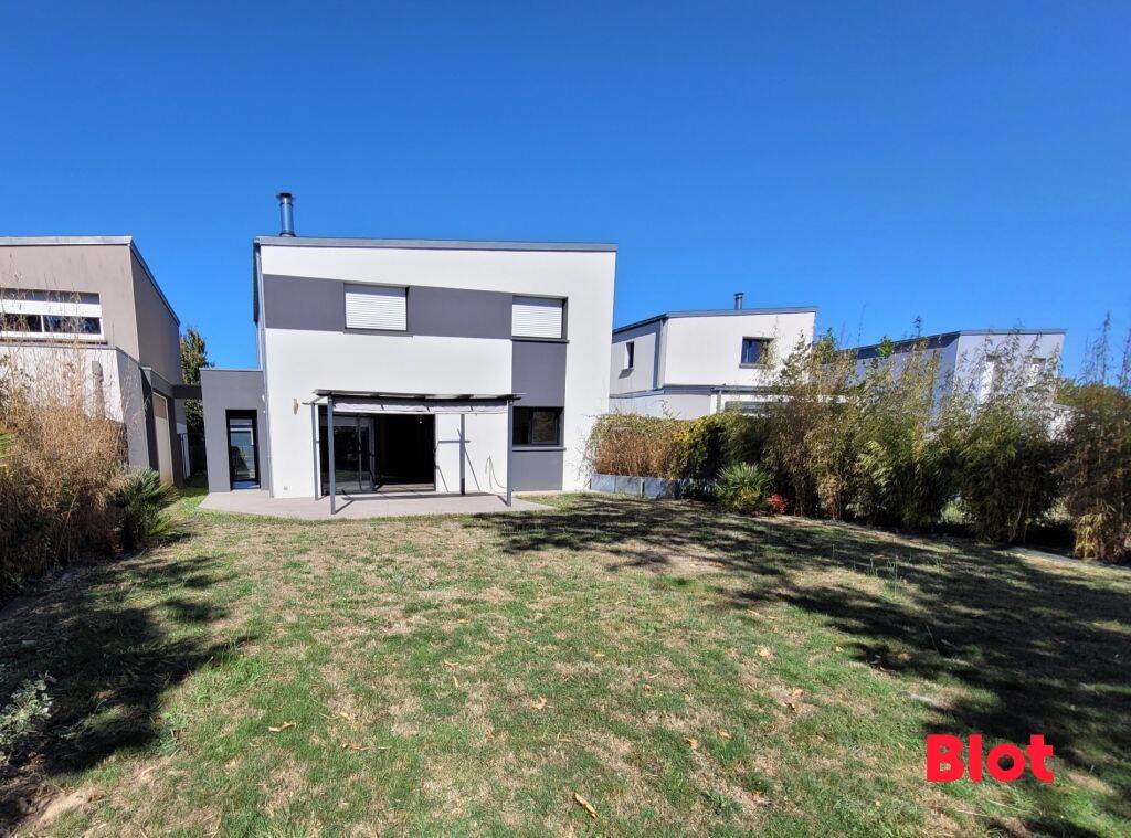 Maison 5 pièces 123 m² · à La Mézière · 123 m² · 1 619 €/mois