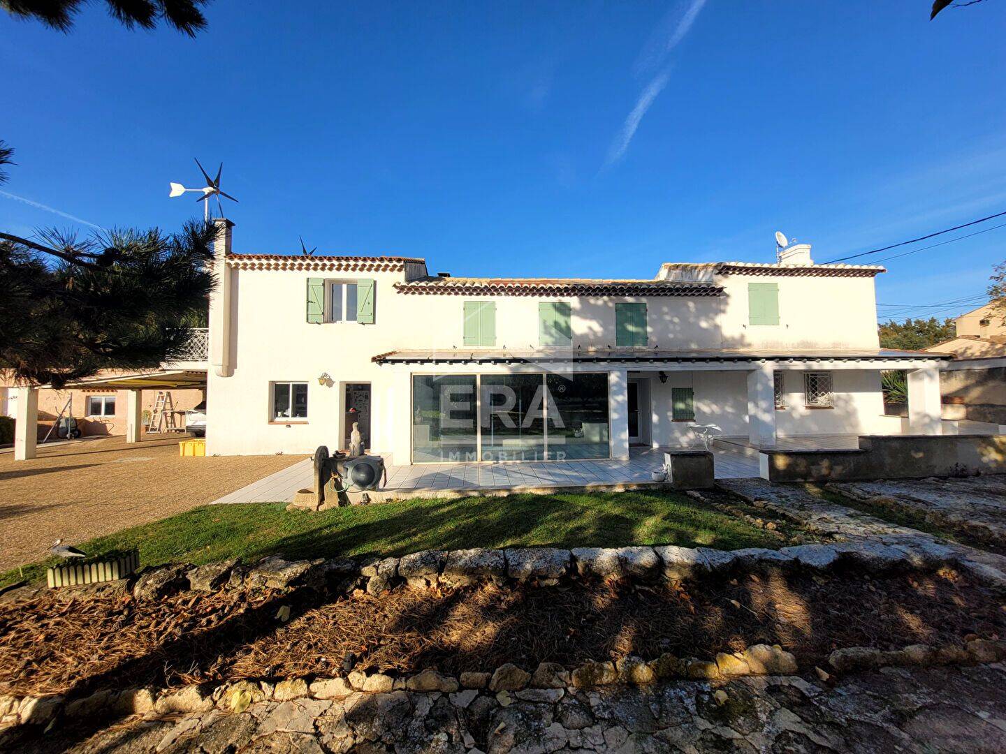 Maison 8 pièces 253 m² · à Les Pennes-Mirabeau · 253 m² · 2 800 €
