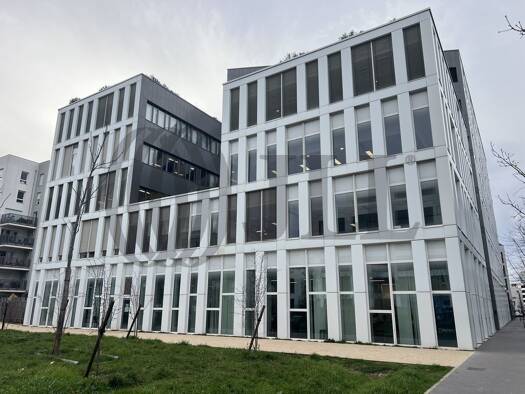 Espace bureau à louer 6 932 € 331 m² de bureaux divisible de 331 m² à 331 m² Le Sud Vaulx-en-Velin 69120