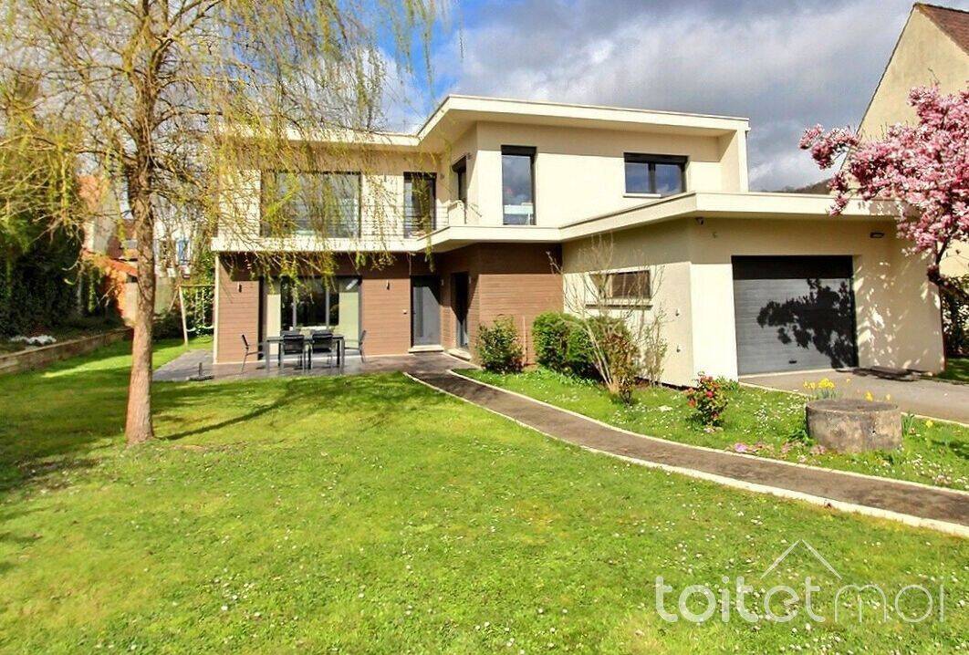 Maison 7 pièces 190 m² · à Saint-Rémy-lès-Chevreuse · 190 m² · 2 390 €/mois