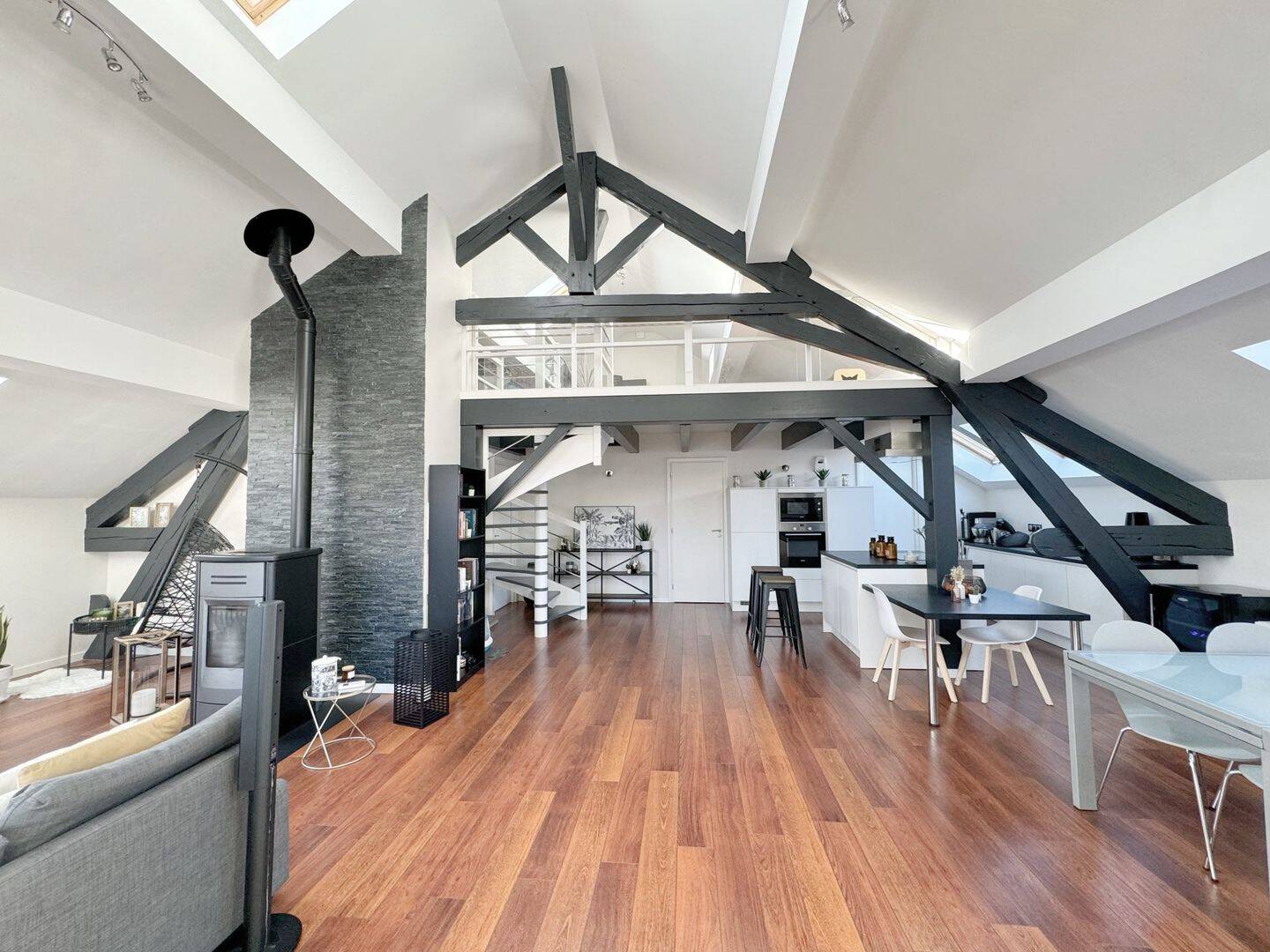 Appartement 3 pièces 91 m² · à Cessy · 91 m² · 2 750 €/mois