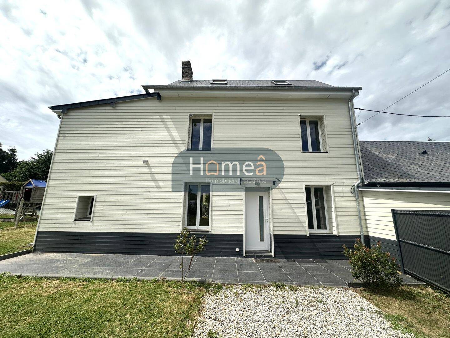 Maison 5 pièces 105 m² · à Yerville · 104,5 m² · 990 €/mois