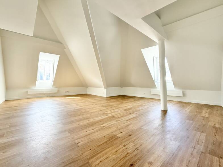 Appartement à louer 2 881 € 2 pièces 1 chambre 70 m² Sous le toit, Étage 6/6 Paris 2ème 75002