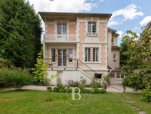 Maison à vendre 1 680 000 € 9 pièces 5 chambres 190,6 m² 937 m² de terrain Chateau Maisons-Laffitte 78600