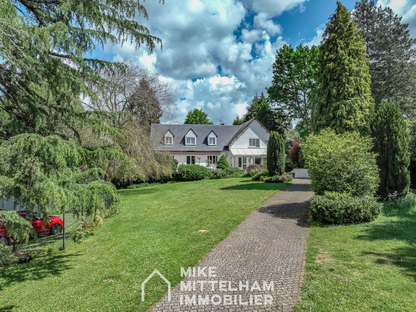 Maison 9 pièces 285 m² · à Saint-Rémy-l'Honoré · 285 m² · 898 000 €