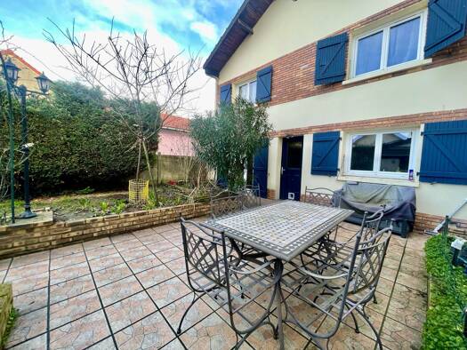 Maison à vendre 364 000 € 5 pièces 3 chambres 131 m² 301 m² de terrain Place Mozart Le Blanc-Mesnil 93150