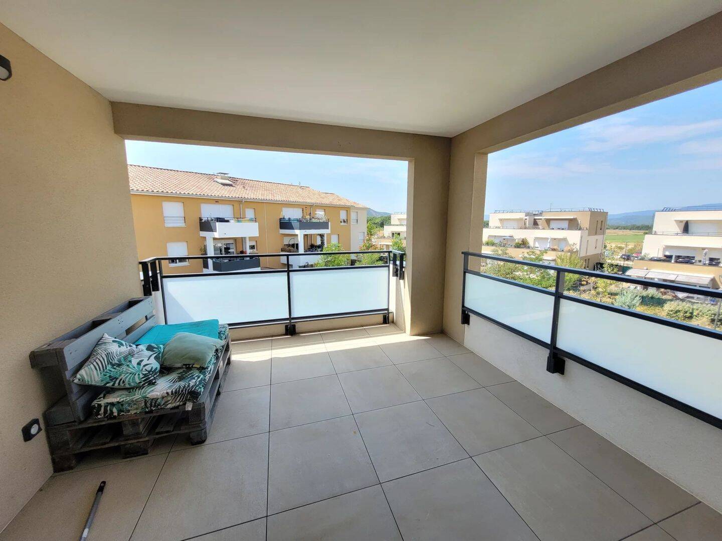 Appartement 2 pièces 40 m² · à Le Puy-Sainte-Réparade · 40 m² · 830 €