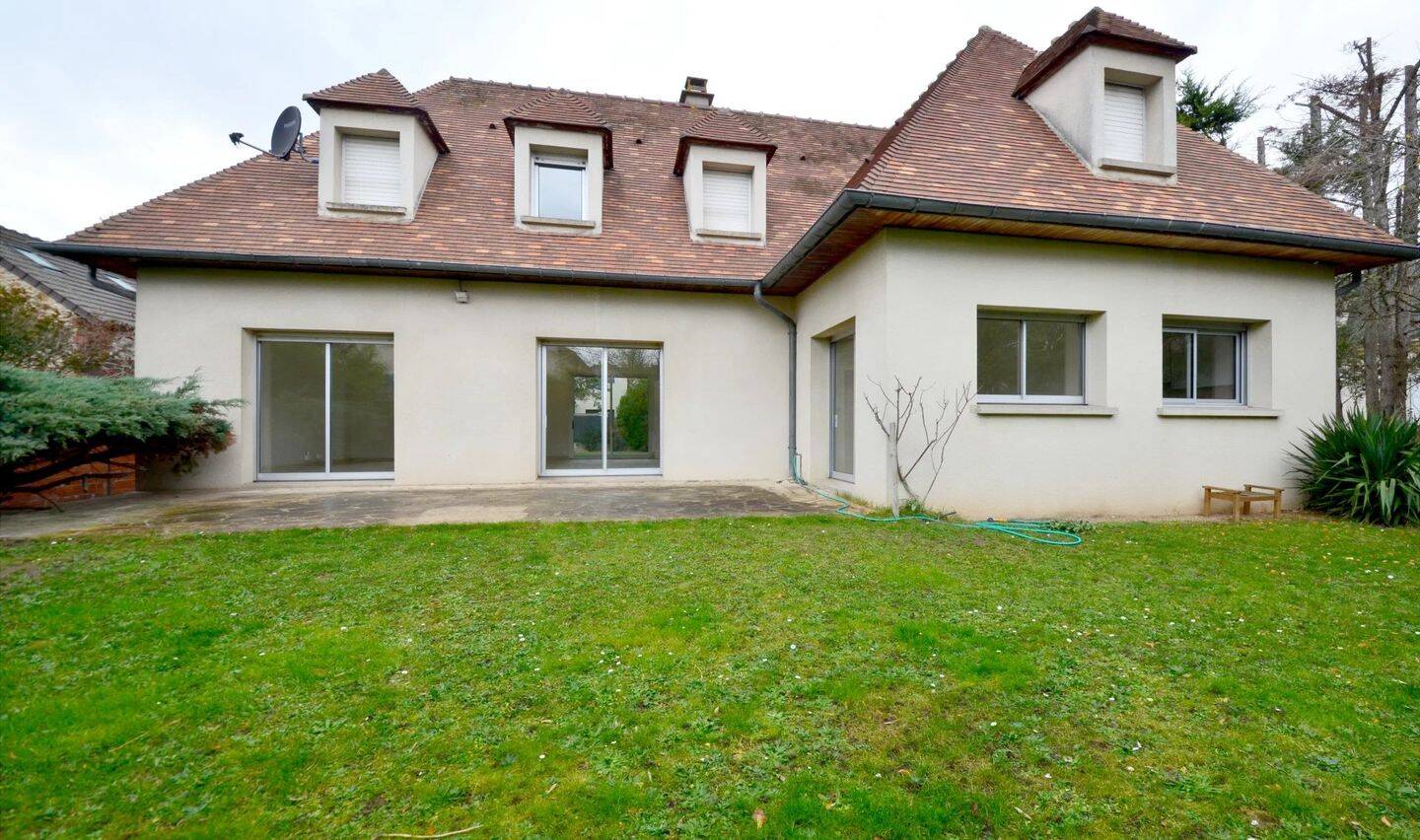 Maison 6 pièces 145 m² · à Croissy-sur-Seine · 145 m² · 3 900 €/mois
