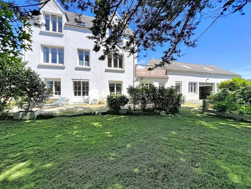 Maison 9 pièces 215 m² · à Treffiagat · 215 m² · 433 700 €