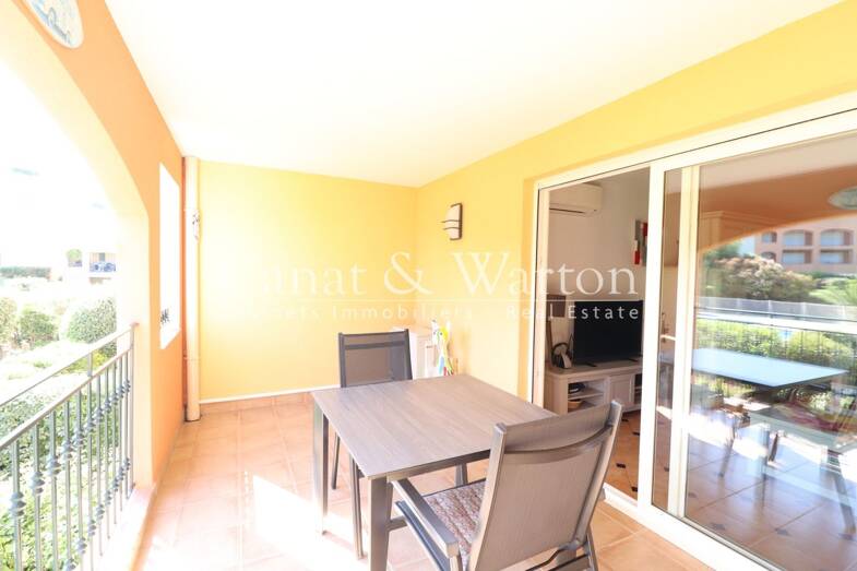 Appartement à vendre 365 000 € 3 pièces 2 chambres 54 m² Étage 1/2 Sud Cavalaire sur Mer 83240