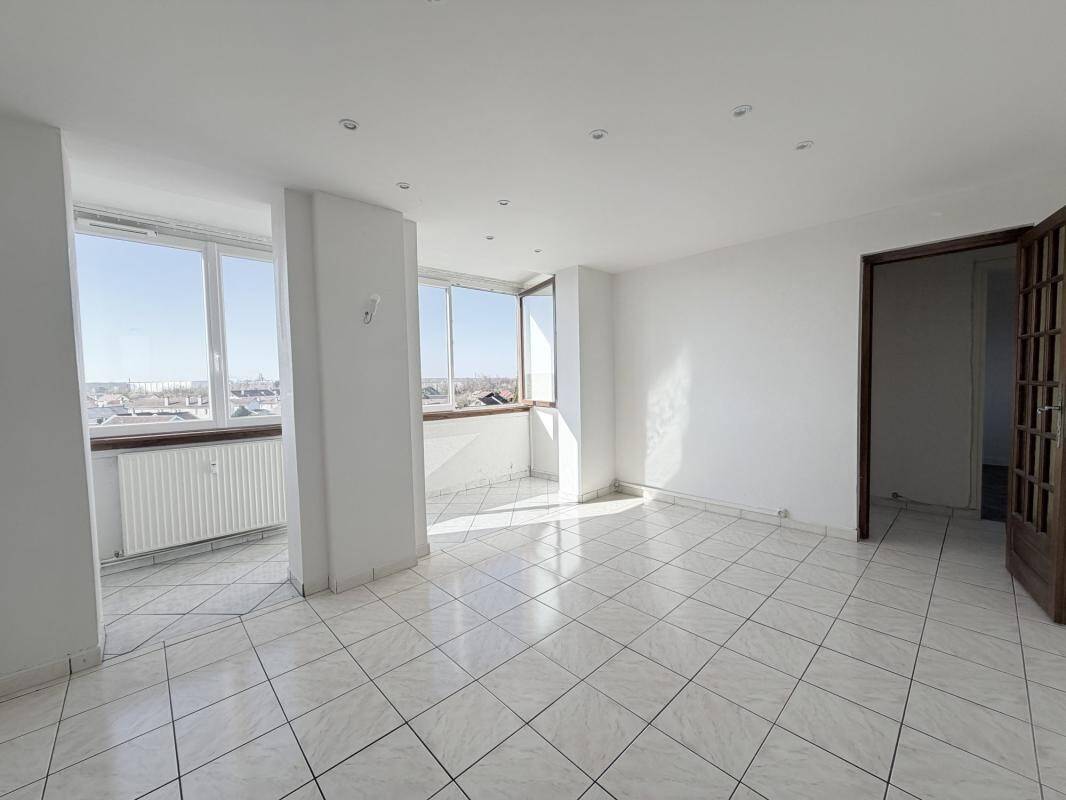 Appartement 3 pièces 77 m² · à Golbey · 77,3 m² · 80 000 €