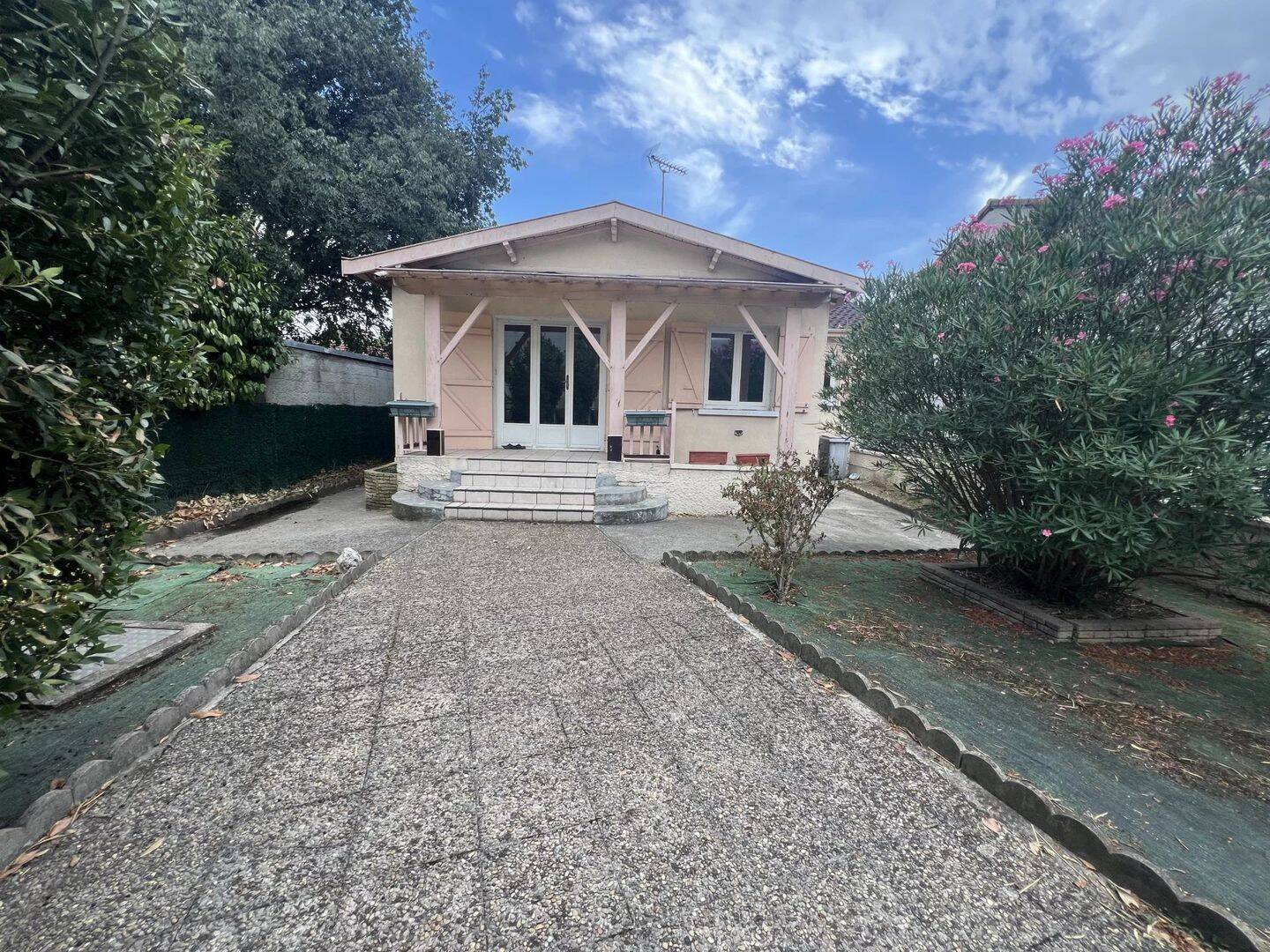 Maison 4 pièces 82 m² · à Vaulx-en-Velin · 82 m² · 1 075 €