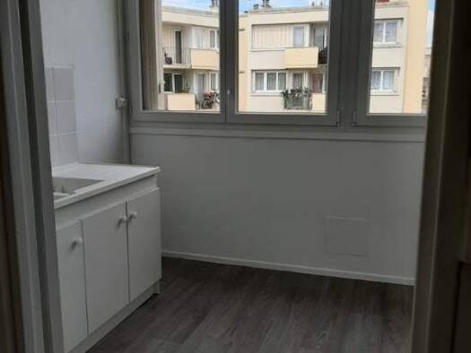 Appartement à louer 1 008 € 3 pièces 2 chambres 75 m² Étage 3/4 Centre Ville Les Mureaux 78130