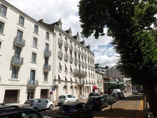 Immeuble à vendre 465 000 € 672 m² Néris-les-Bains 03310