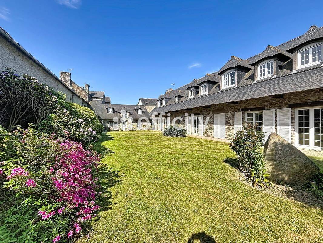 Maison 13 pièces 526 m² · à Dol-de-Bretagne · 526 m² · 700 000 €