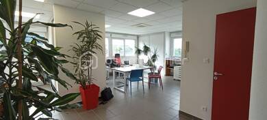 Espace bureau à vendre 189 000 € 96 m² de bureaux Planoise - Châteaufarine Besançon 25000