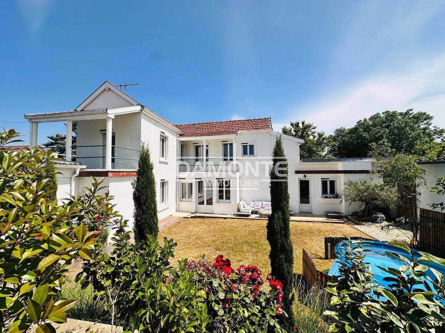 Maison 9 pièces 140 m² · à Saint-Julien-les-Villas · 139,8 m² · 296 000 €
