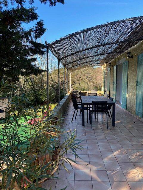 Maison 6 pièces 164 m² · à Nîmes · 163,8 m² · 1 450 €