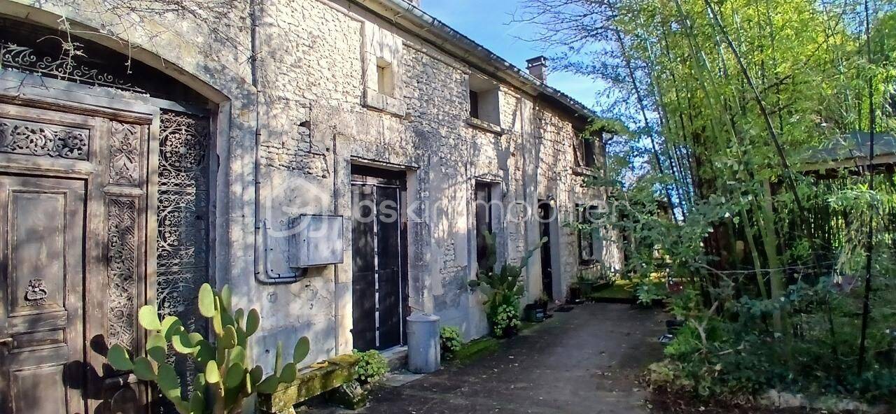 Maison 9 pièces 379 m² · à Barbezieux-Saint-Hilaire · 379 m² · 344 000 €