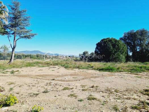 Terrain constructible viabilisé à vendre 225 000 € 1 466 m² de terrain Castelnou 66300