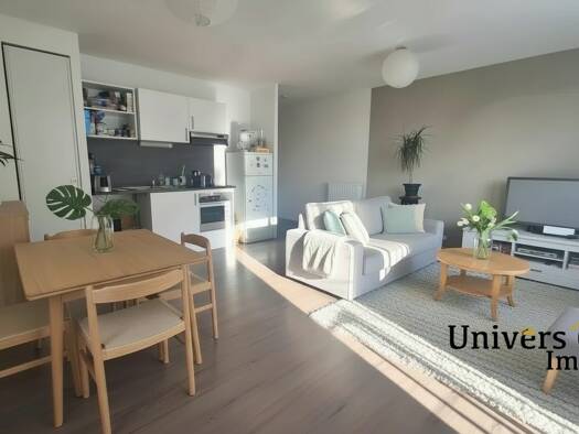 Appartement à vendre 214 500 € 3 pièces 2 chambres 62 m² Étage 2/3 Rezé 44400