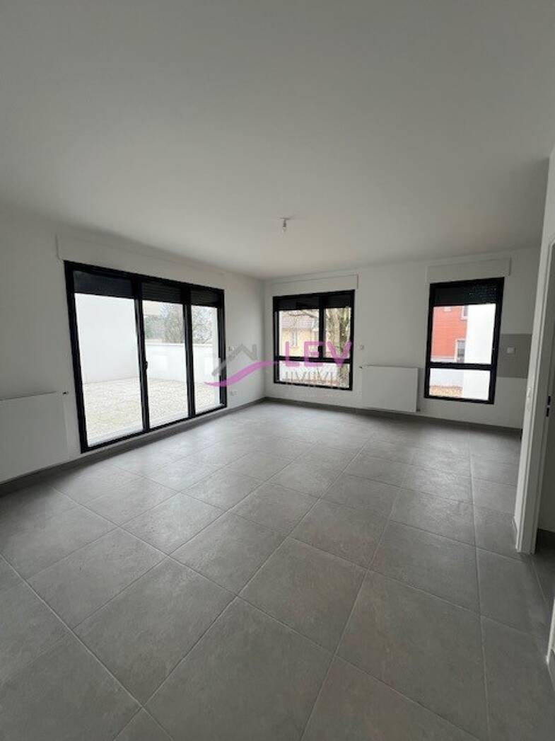 Appartement à louer 1 496 € 4 pièces 3 chambres 82 m² Étage 1/5 Bagnolet 93170
