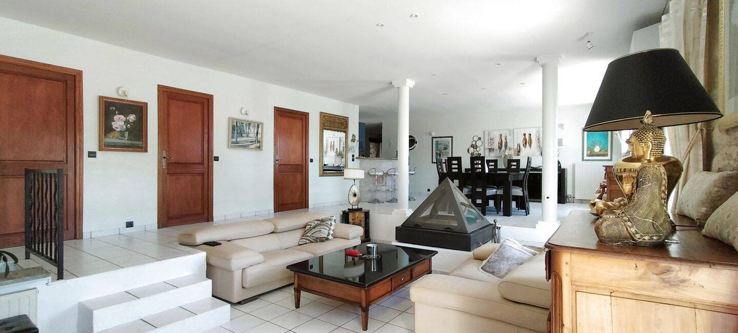Maison 6 pièces 220 m² · à Sermaises · 220 m² · 390 000 €