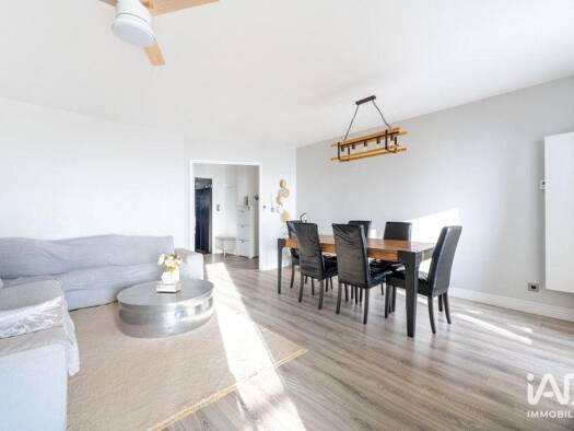 Appartement à vendre 260 000 € 4 pièces 3 chambres 85 m² Étage 3/4 Le Point du Jour-Centre Gare Cergy 95800