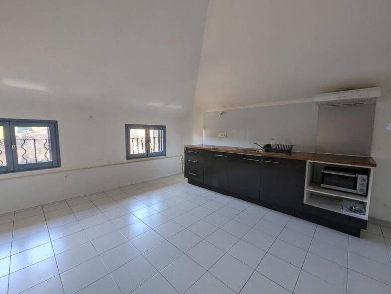 Appartement à louer 584 € 3 pièces 2 chambres 64 m² 2ème étage Vers-Pont-du-Gard 30210