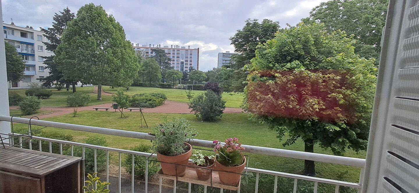 Appartement 3 pièces 55 m² · à Bron · 54,7 m² · 160 000 €