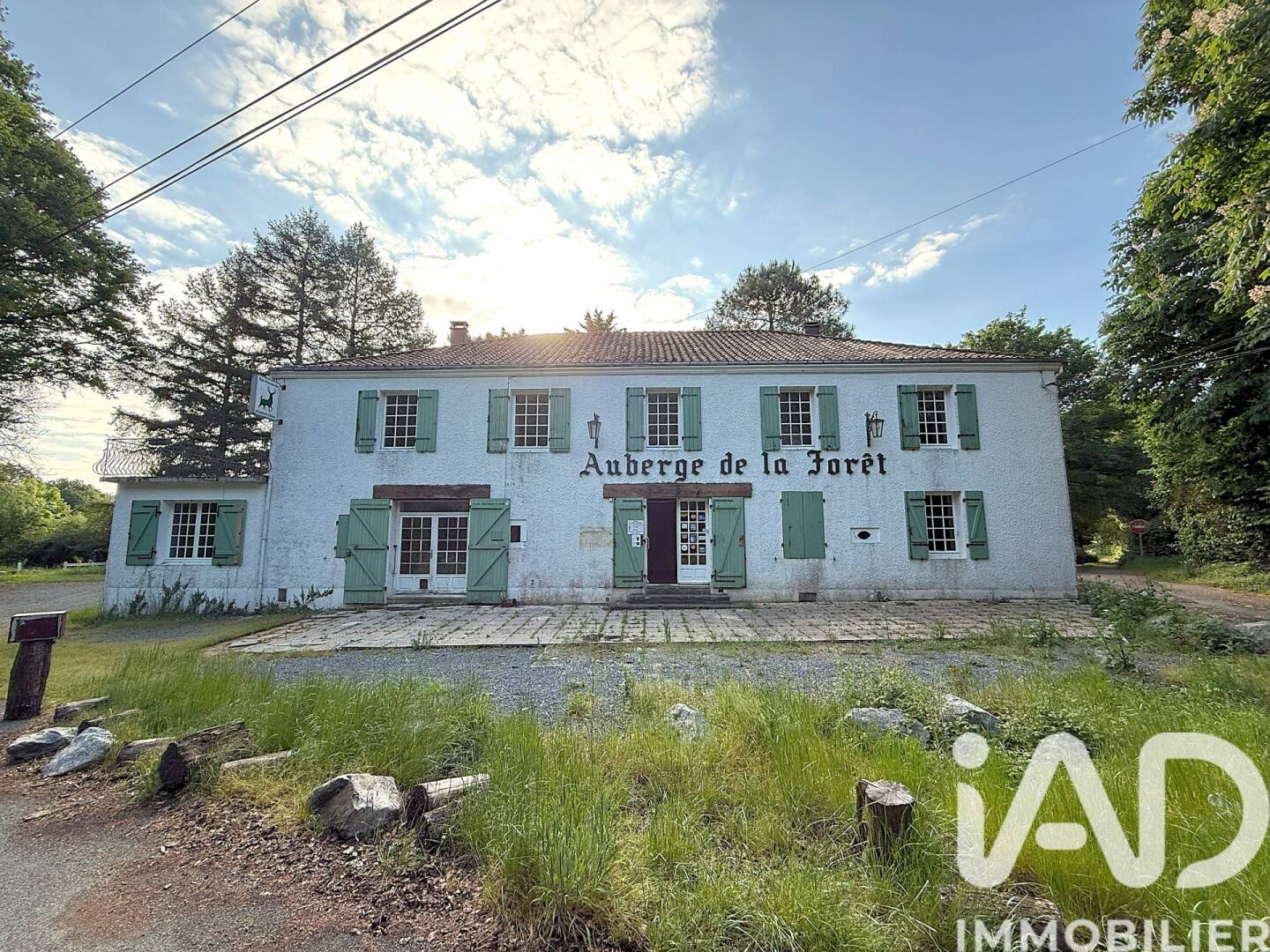 Maison 13 pièces 390 m² · à Mervent · 390 m² · 190 000 €