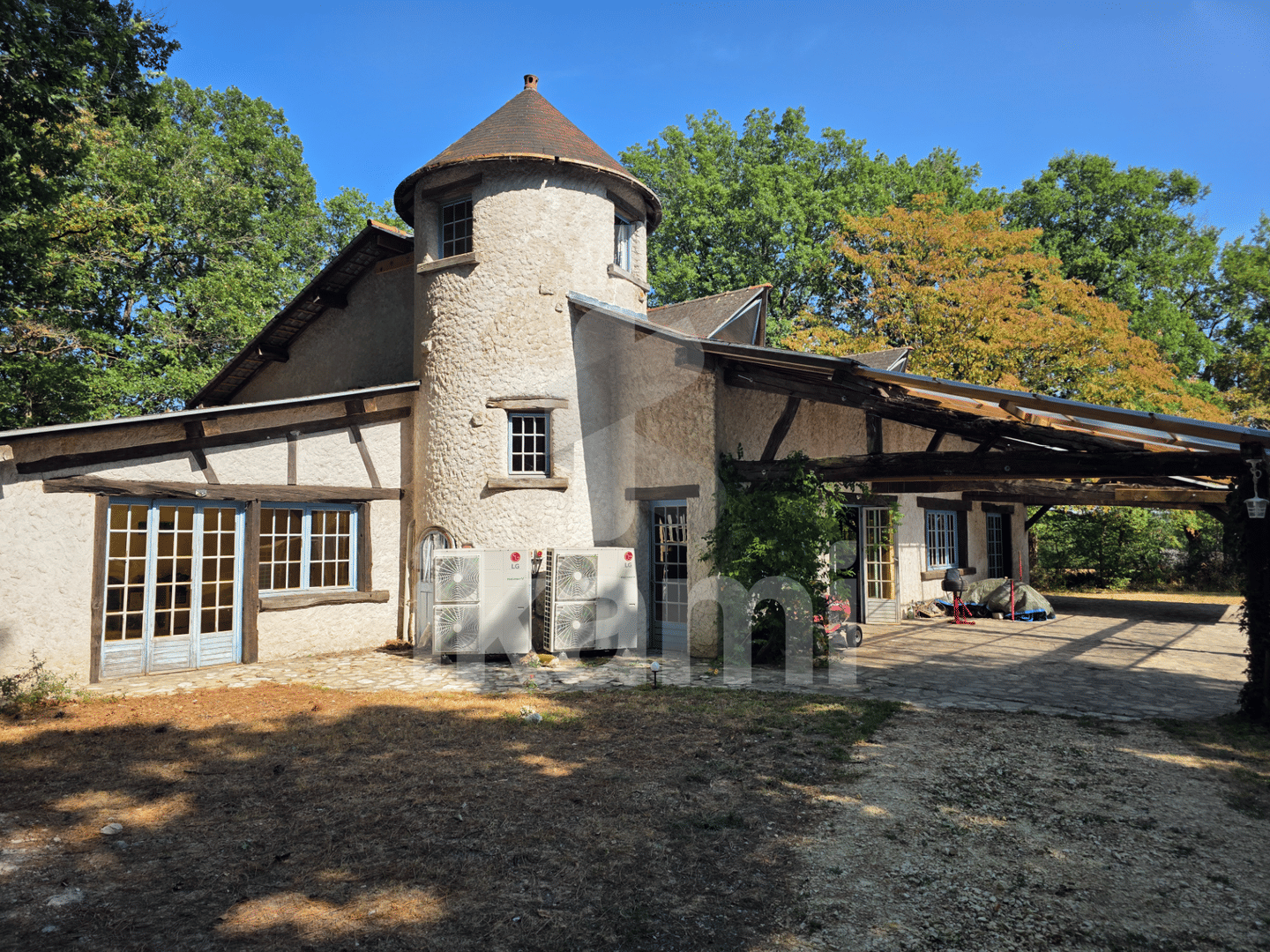 Maison 10 pièces 500 m² · à Val-Fouzon · 500 m² · 300 000 €
