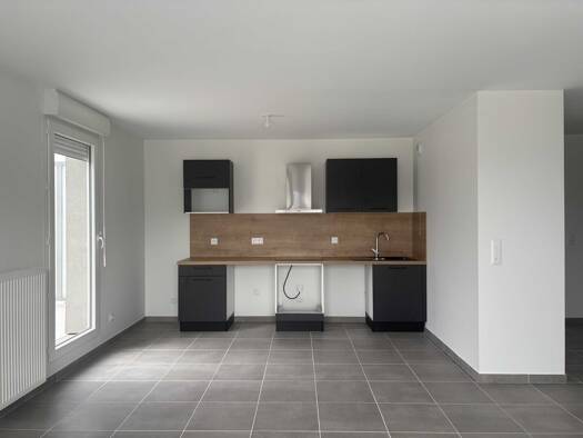 Appartement à louer 968 € 4 pièces 3 chambres 83,9 m² Étage 8/8 Abbaye Grenoble 38100