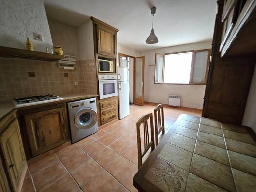 Maison à vendre 230 000 € 3 pièces 2 chambres 90 m² 2 500 m² de terrain La Martre 83840