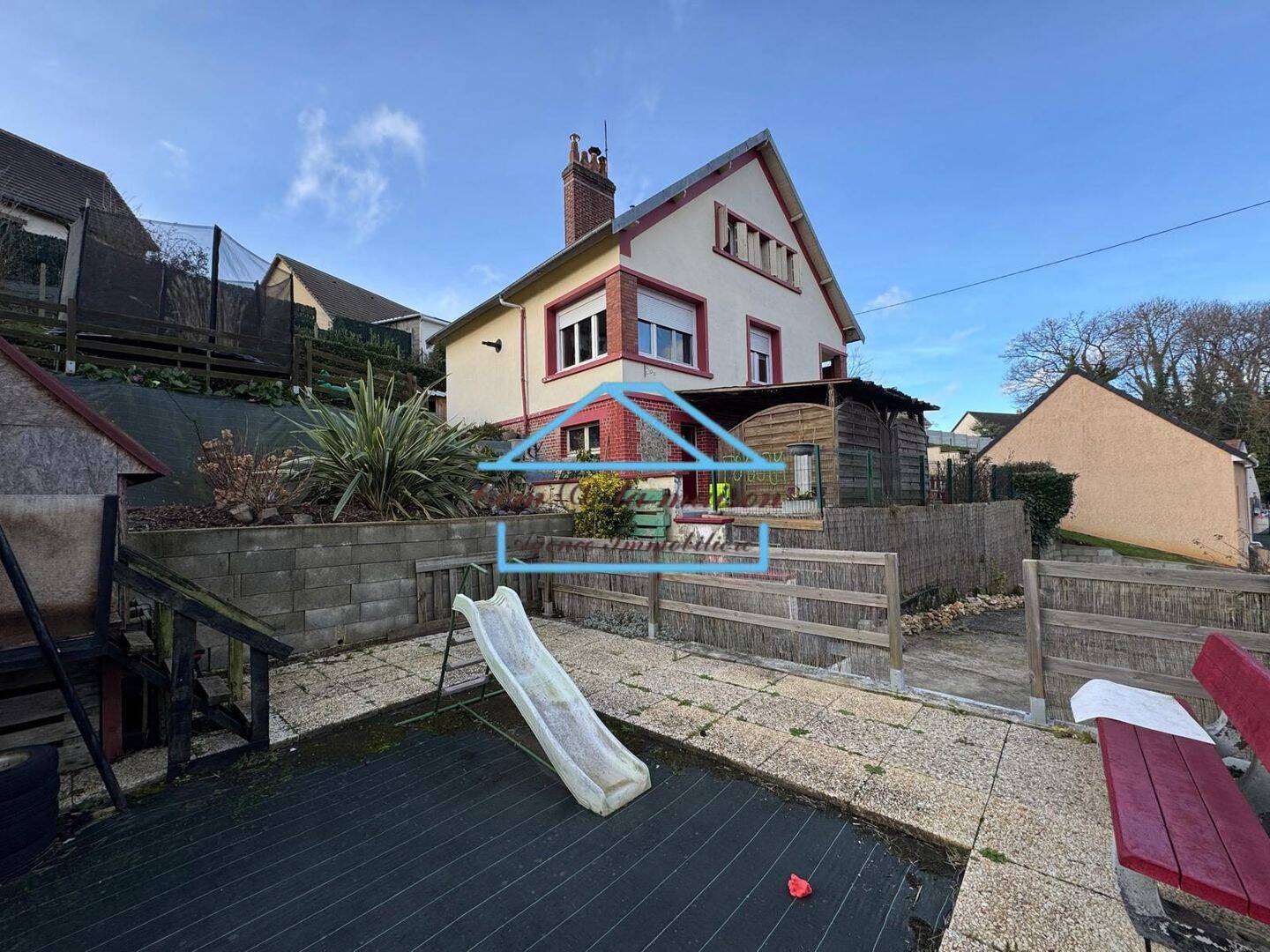 Maison 5 pièces 110 m² · à Saint-Laurent-de-Brèvedent · 110 m² · 249 500 €