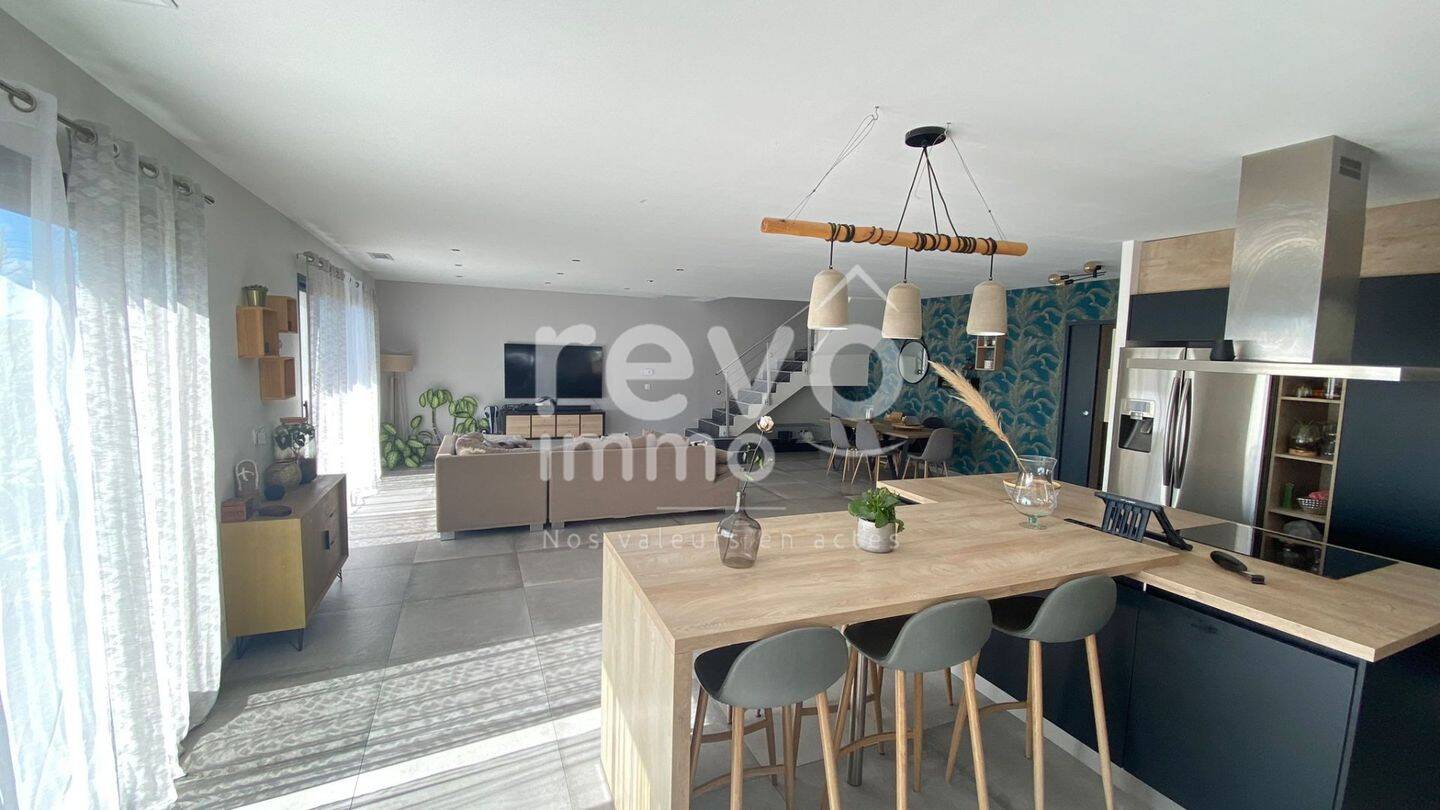 Maison 7 pièces 215 m² · à Paulhan · 215 m² · 426 000 €