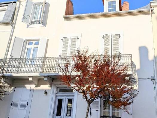 Immeuble à vendre 513 520 € 245 m² Vichy 03200