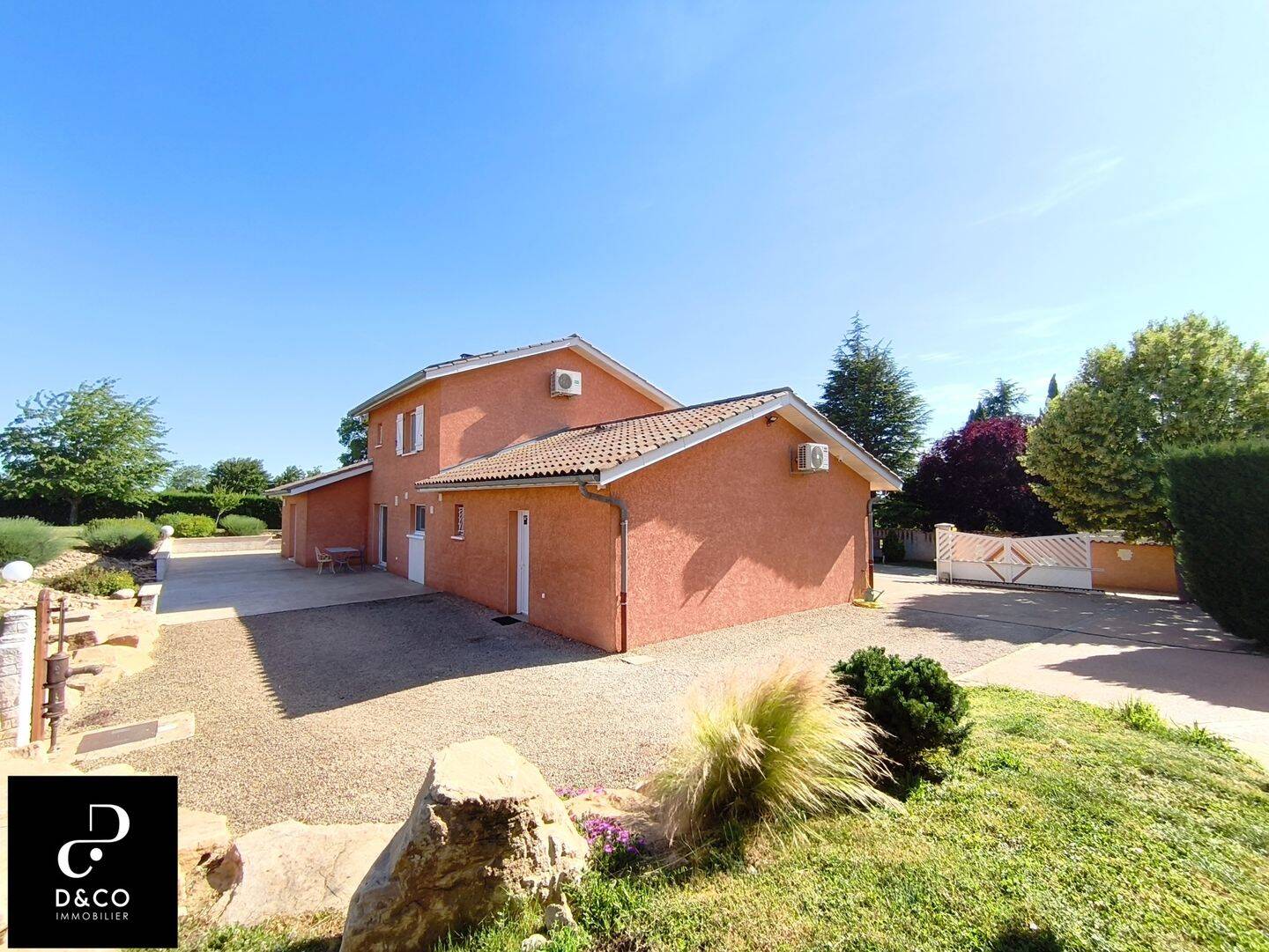Maison 8 pièces 206 m² · à Châtillon-sur-Chalaronne · 206 m² · 596 000 €