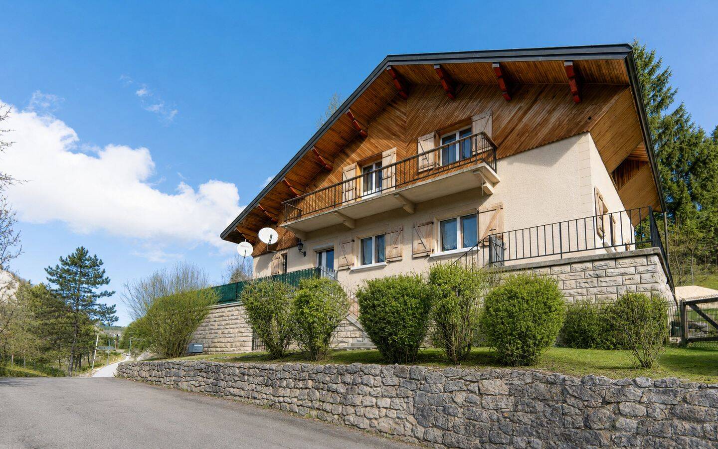 Maison 8 pièces 220 m² · à Hauts de Bienne · 220 m² · 390 000 €