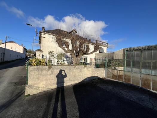 Immeuble à vendre 260 000 € 300 m² Centre-Gare Lourdes 65100